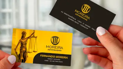 Cartões de visita premium com acabamento em verniz localizado UV e Hot Stamping exibidos no Rio de Janeiro